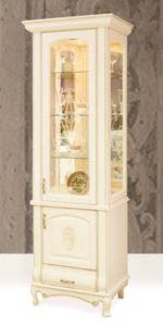 Шкаф с витриной 1-дв. "Оскар", с декором и витражом (ваниль с патиной орех)